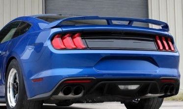 Панель багажника черный глянец Ford Mustang 2015-2023 v2 фото
