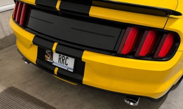 Панель багажника черный глянец Ford Mustang 2015-2023 v2 фото