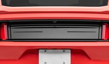 Панель багажника черный глянец Ford Mustang 2015-2023 v2 фото
