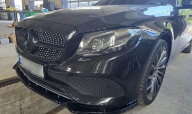 Накладка переднього бампера Mercedes E W213 фото