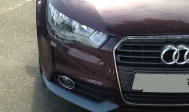 Накладки на передний бампер Audi A1 фото