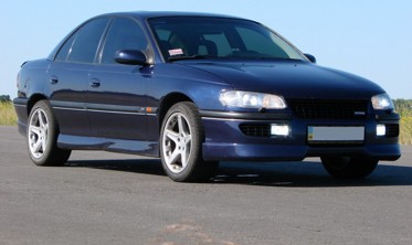 Накладка переднього бампера Opel Omega B дорестайл фото