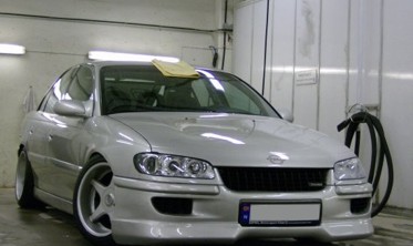 Накладка переднього бампера Opel Omega B дорестайл фото