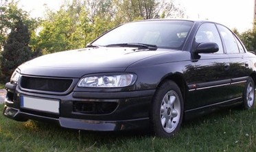 Накладка переднього бампера Opel Omega B дорестайл фото
