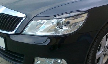 Накладки на фары (реснички) Skoda Octavia 2 (A5) послерестайл (с вырезом) фото