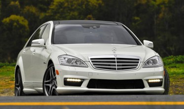 бампер передний Mercedes S W221 в стиле AMG фото