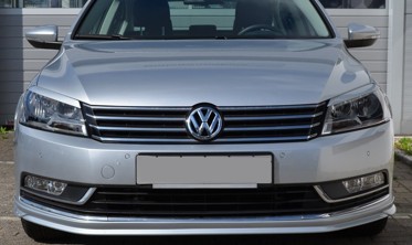 Накладка переднего бампера Volkswagen Passat B7 фото