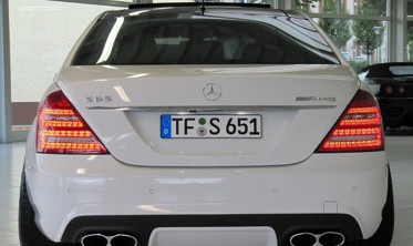 бампер задний Mercedes S W221 в стиле AMG фото
