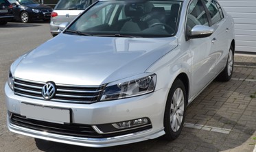Накладка переднего бампера Volkswagen Passat B7 фото