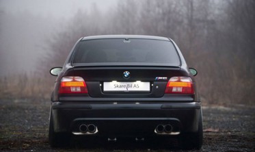 Юбка (диффузор) заднего бампера BMW E39 M5 на две трубы фото