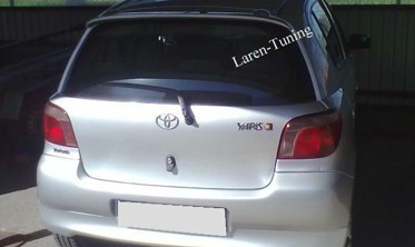 Спойлер кришки багажника Toyota Yaris 1 фото