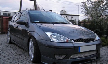 Накладка переднього бампера Ford Focus I рестайлінг фото