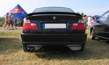 Спойлер багажника BMW E46 седан с заходом на крыло фото