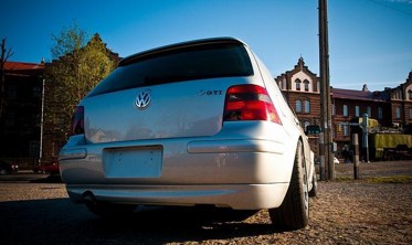 Накладка заднего бампера VW Golf 4 стиль Jubi с вырезом фото