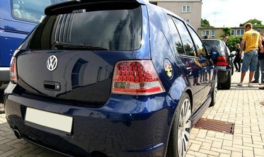 Спойлер багажника VW Golf IV з вирізом фото