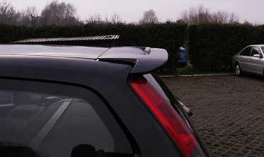 Спойлер крышки багажника Ford Focus mk2 Kombi фото