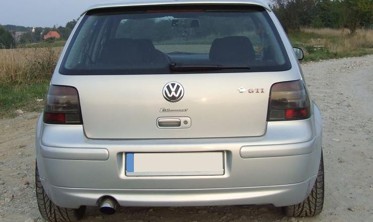 Накладка заднего бампера VW Golf 4 стиль Jubi с вырезом фото
