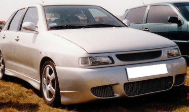 Тюнинговые накладки на пороги Seat Ibiza / Cordoba (1994-2002) фото