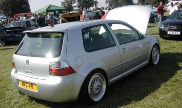 Спойлер крышки багажника VW Golf IV стиль GTI фото