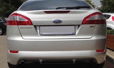 Накладка заднего бампера Ford Mondeo 4 хетчбек с перемычкой фото