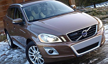 Накладка переднего бампера Volvo XC60 дорестайл фото