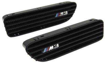 вставки в крылья для BMW M3 черные фото