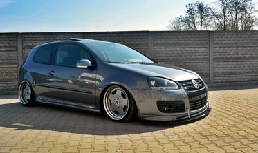 Racing диффузор переднего бампера Volkswagen Golf 5 GTI 30TH фото