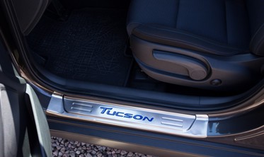 накладки на пороги з нержавіючої сталі Hyundai Tucson фото