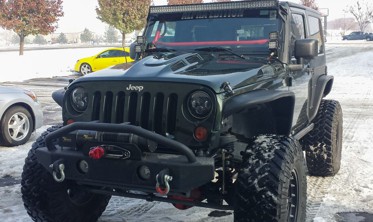 Капот на Jeep Wrangler фото