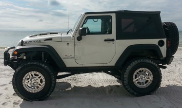 Капот на Jeep Wrangler фото