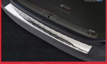 Накладка на бампер із загином та ребрами Fiat Tipo Station Wagon (Kombi) фото