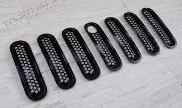 Накладки на решітку радіатора Jeep Wrangler JK під замок фото