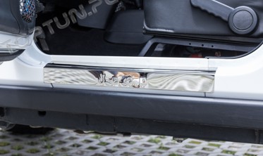 накладки на пороги із нержавіючої сталі Jeep Wrangler JK фото