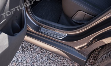 защитные накладки на пороги из нержавеющей стали Hyundai Tucson фото
