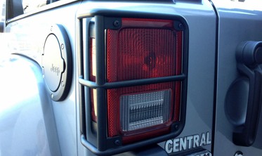 захисні накладки на задні ліхтарі Jeep Wrangler JK фото