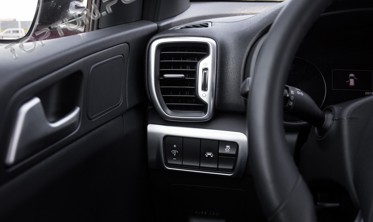 накладка передньої консолі Kia Sportage фото