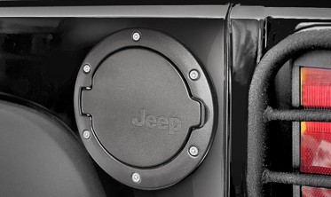 накладка на люк топлевного бака Jeep Wrangler JK фото