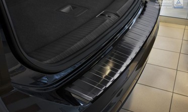 Накладка на бампер с загибом и ребрами Volkswagen Touran III , 5d, minivan (черная) фото