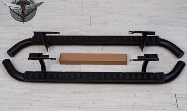 пороги (подножки боковые) Land Rover Defender черные (модель 110) фото