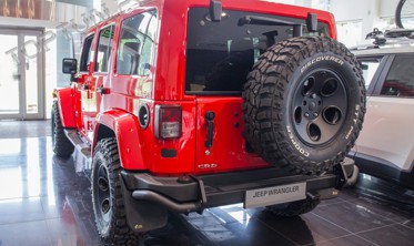 крепление запаски Jeep Wrangler JK фото