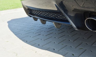 Центральная накладка заднего бампера с вертикальными выступами Lexus RC F фото