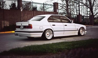 Бленда накладка на заднє скло BMW E34 фото