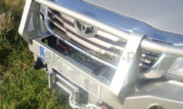 Захисна дуга переднього бампера Toyota Hilux (2011-2015) фото