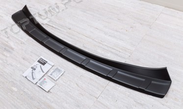 захисна накладка на багажник Toyota RAV4 фото