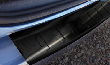 Защитная накладка на бампер с загибом Volkswagen Touran II черная фото