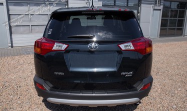 захисна накладка на багажник Toyota RAV4 фото