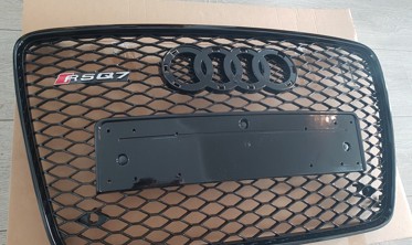 Решетка радиатора AUDI Q7 стиль RS черная фото