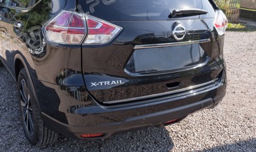 Накладка (ліства) на кришку багажника Nissan X-Trail фото