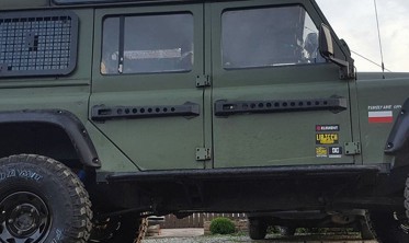 Защитные накладки на передние двери Land Rover Defender фото