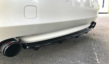 Центральный диффузор заднего бампера Lexus GS 300 Mk3 Facelift (с вертикальными ребрами) фото